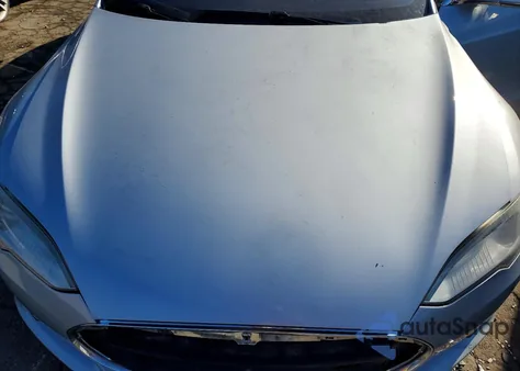 2014 Tesla Model S z USA, uszkodzony, nr VIN 5YJSA1H15EFP50592